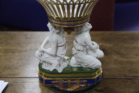 A Paris porcelain dessert service centrepiece